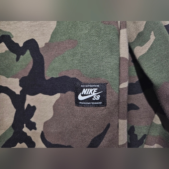 Nike SB Icon Men's Camo Olive Green Skate Crewneck. Size Small - Picture 5 of 14